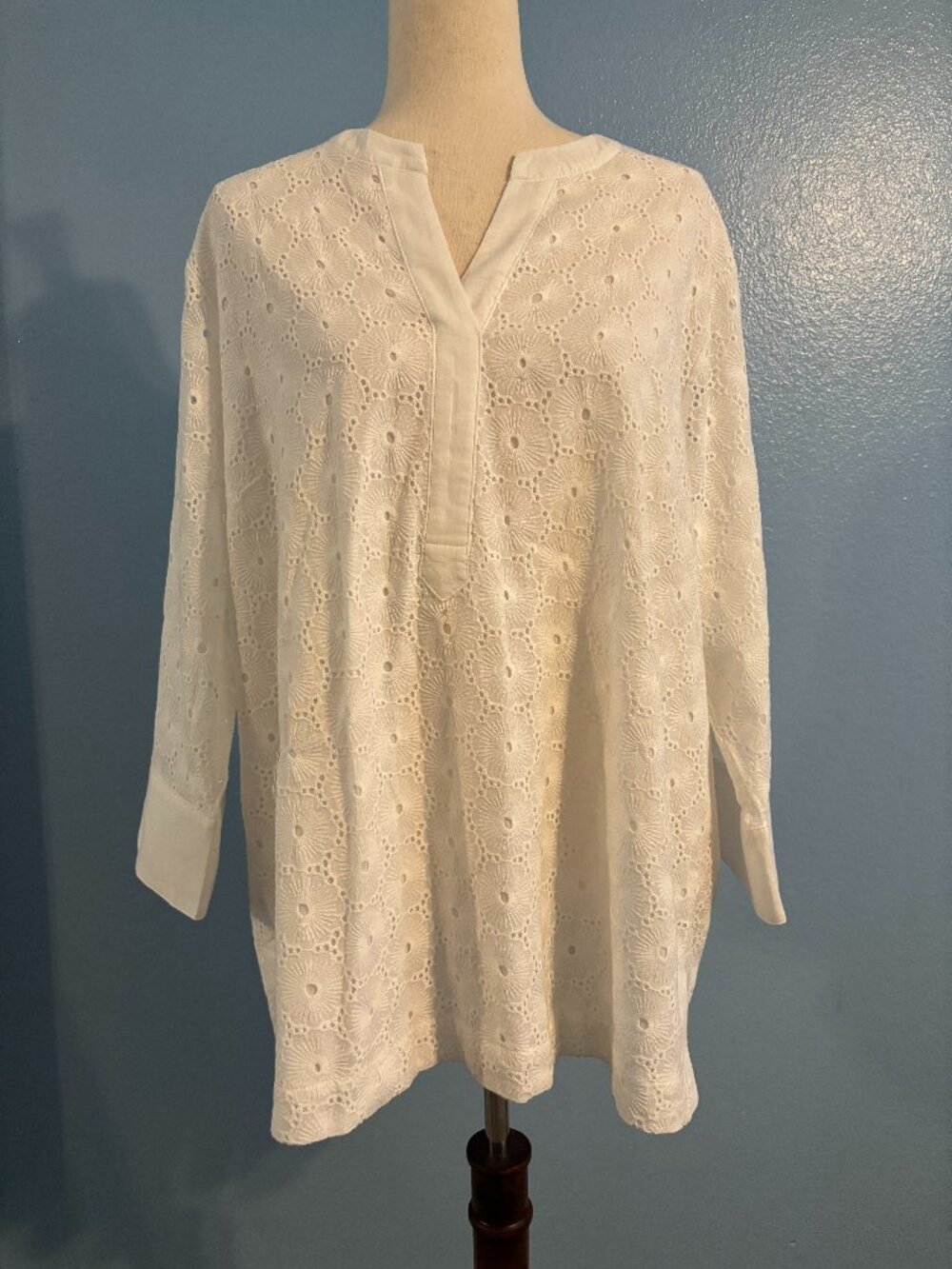 White Blouse - Floral Design - Textured - Size XL - Appleseed's